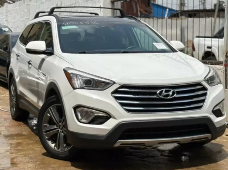 Hyundai Santa FE   - 2016