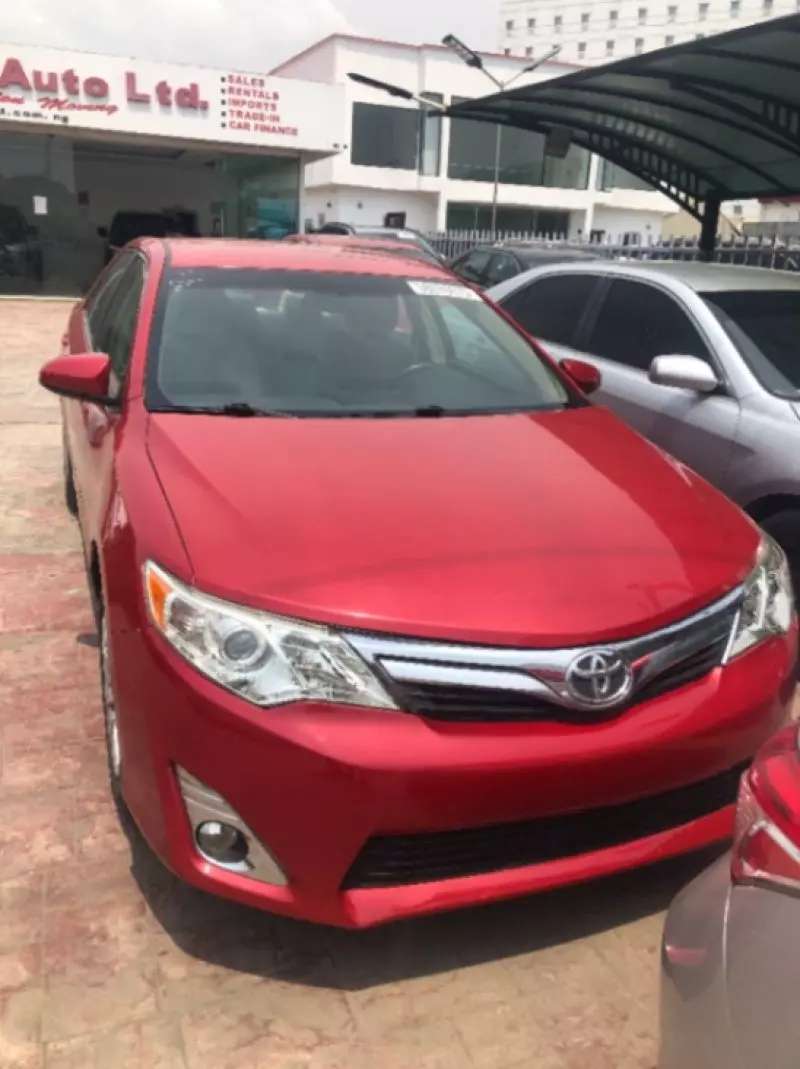 Toyota Camry - 2012