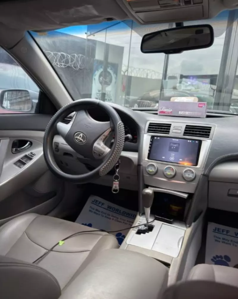 Toyota Camry   - 2010