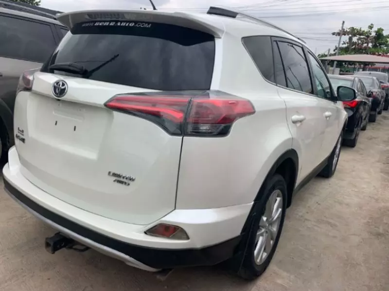 Toyota RAV 4   - 2015
