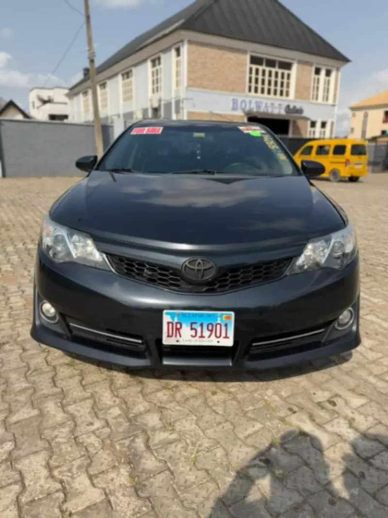 Toyota Camry   - 2012