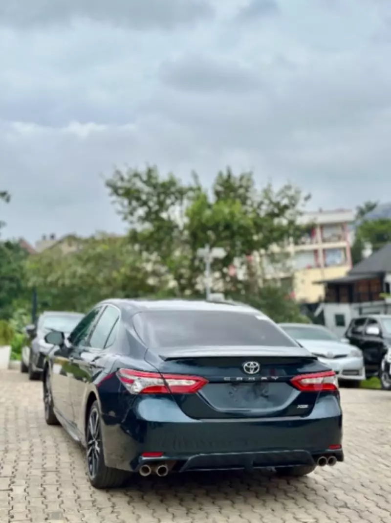 Toyota Camry   - 2018