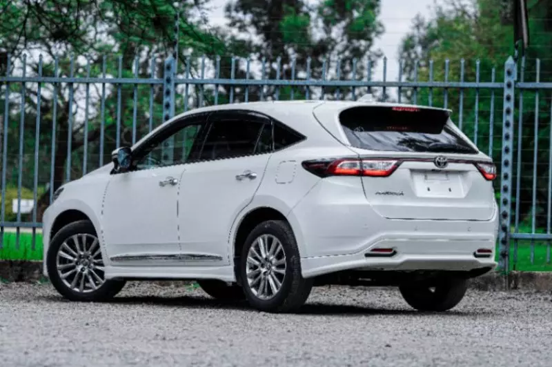 Toyota Harrier   - 2018