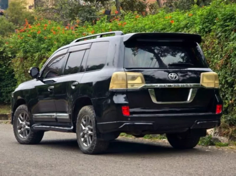 Toyota Landcruiser  V8   - 2008