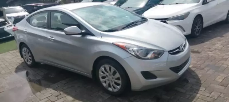 Hyundai Elantra   - 2013