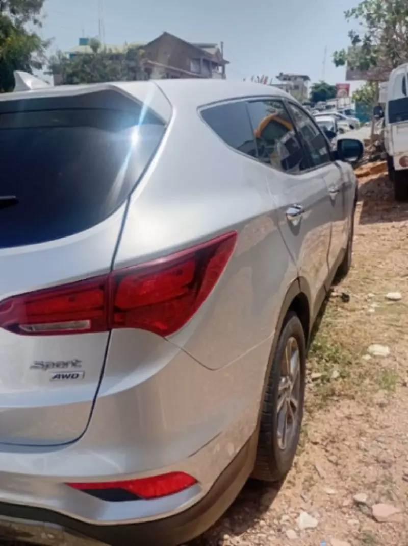 Hyundai Santa Fe   - 2017