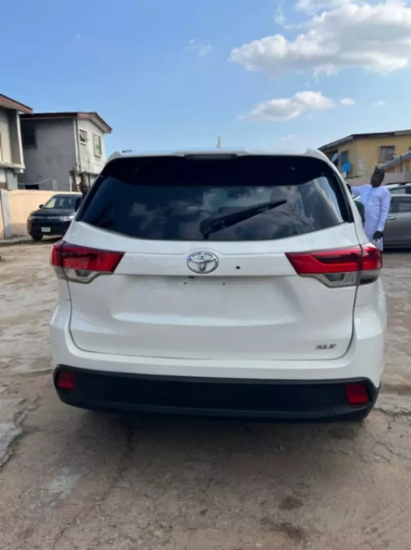 Toyota Highlander   - 2015