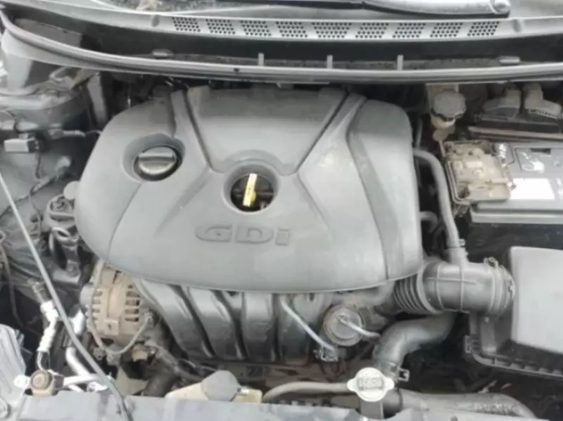 Hyundai Elantra   - 2013