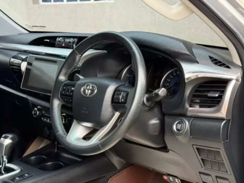Toyota Hilux   - 2018