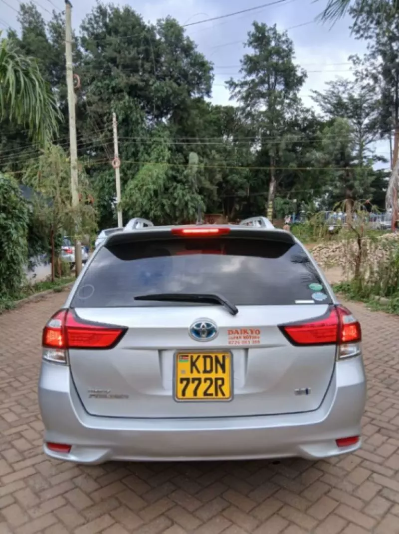 Toyota Fielder hybrid    - 2016
