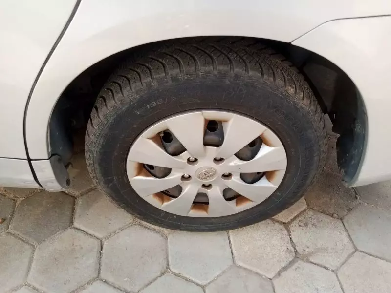 Toyota Noah   - 2012