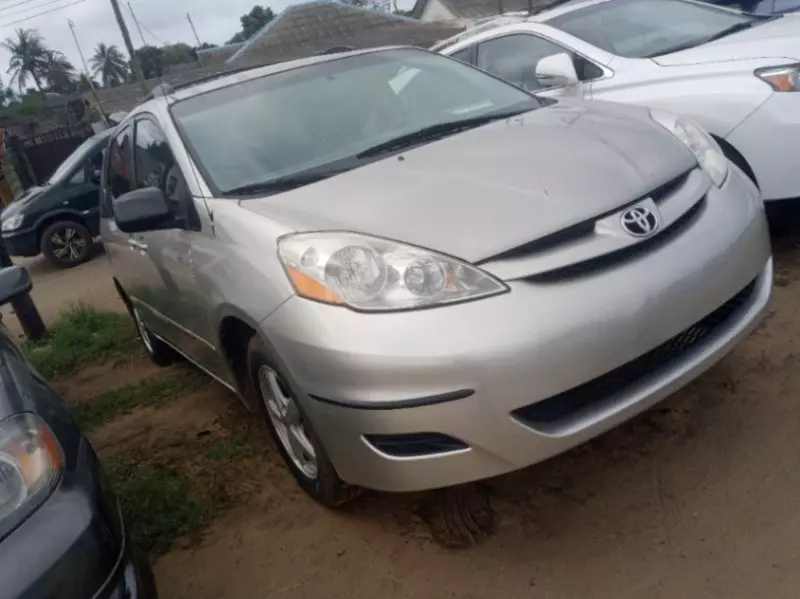 Toyota Sienna   - 2006