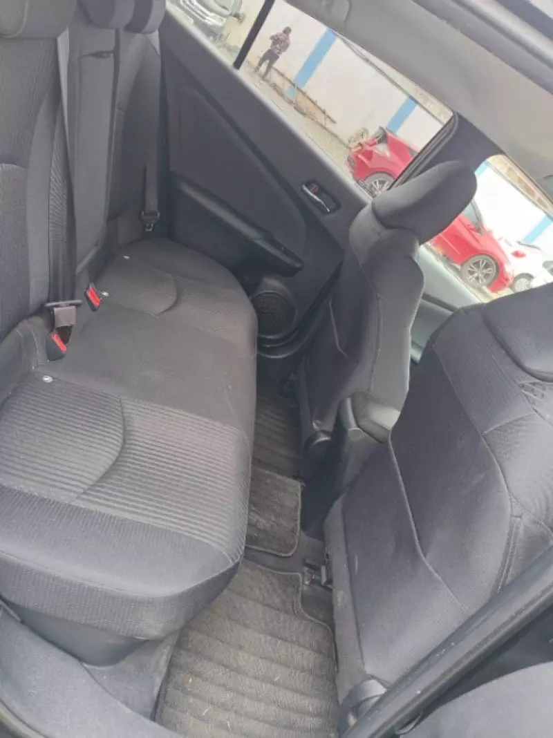Toyota Prius   - 2016