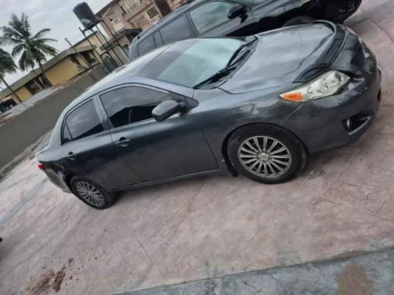 Toyota Corolla   - 2010