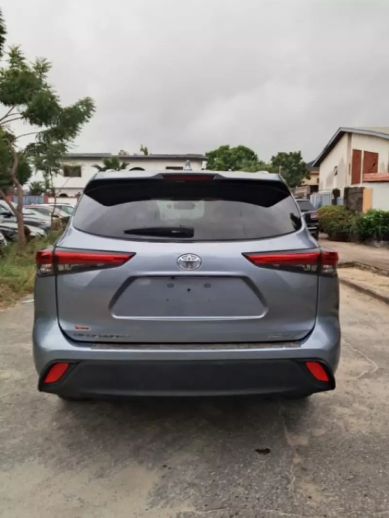 Toyota Highlander   - 2020