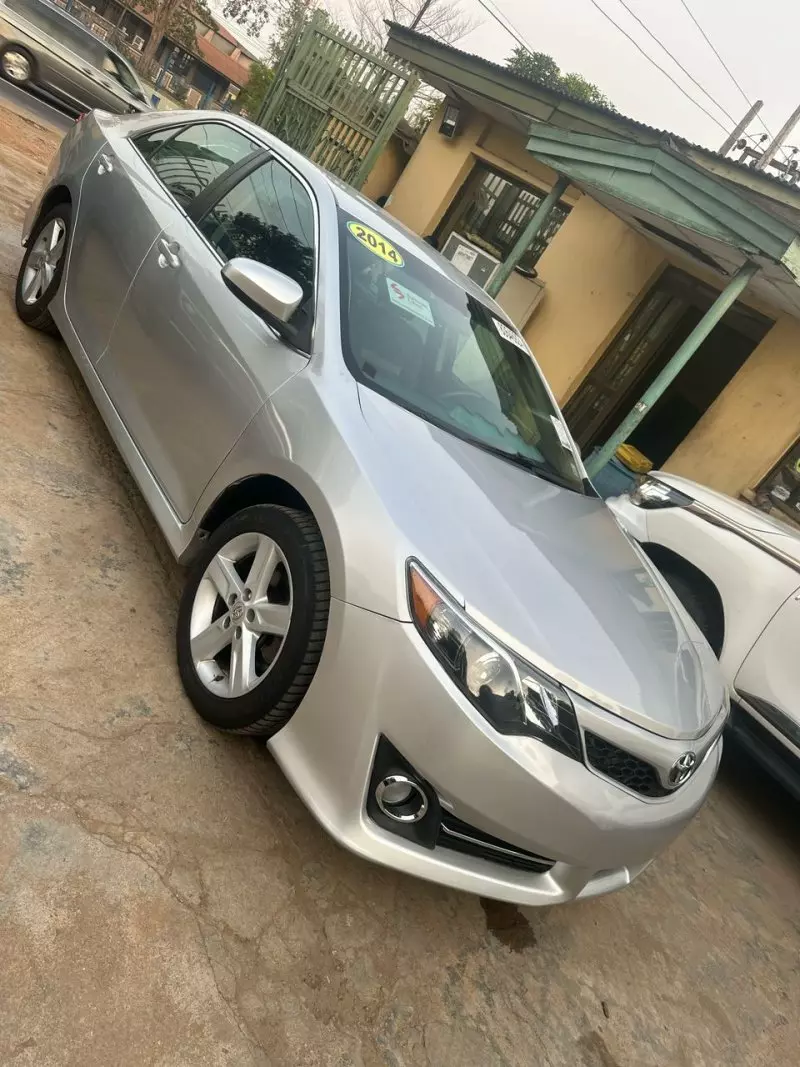 Toyota Camry   - 2014