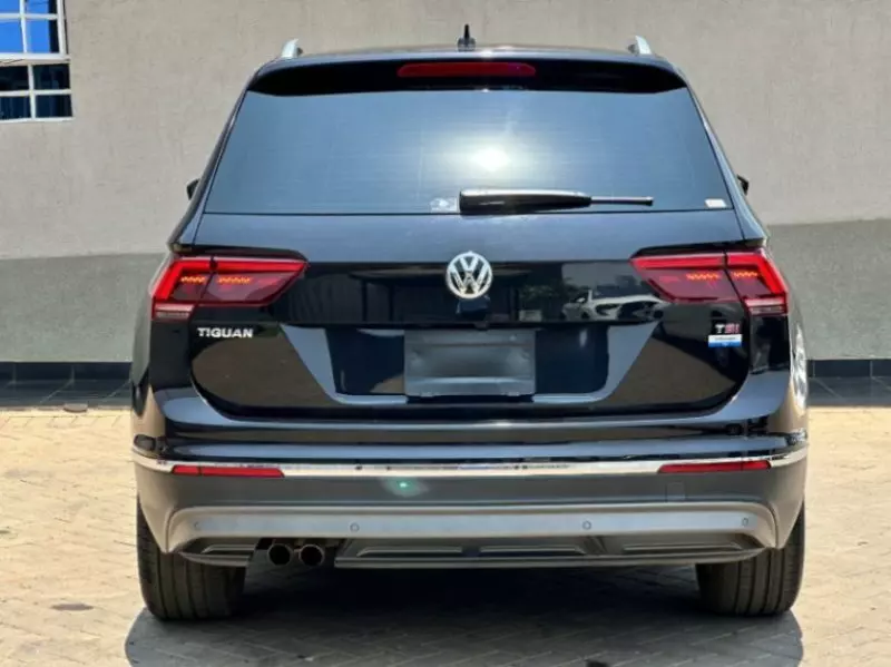 Volkswagen Tiguan   - 2014