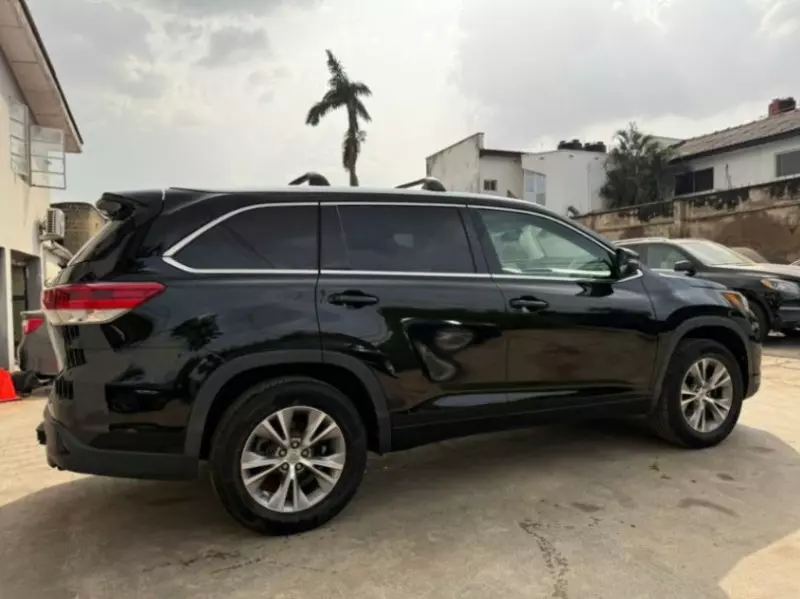 Toyota Highlander   - 2014