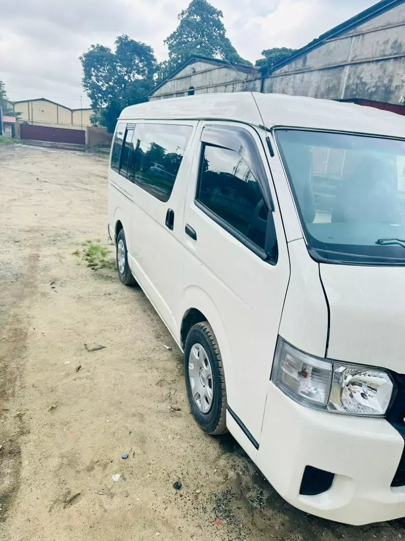Toyota Hiace   - 2010