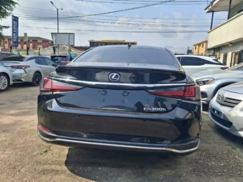 Lexus ES 300 - 2021