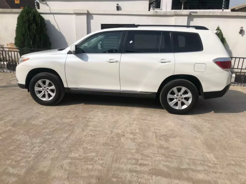 Toyota Highlander   - 2012