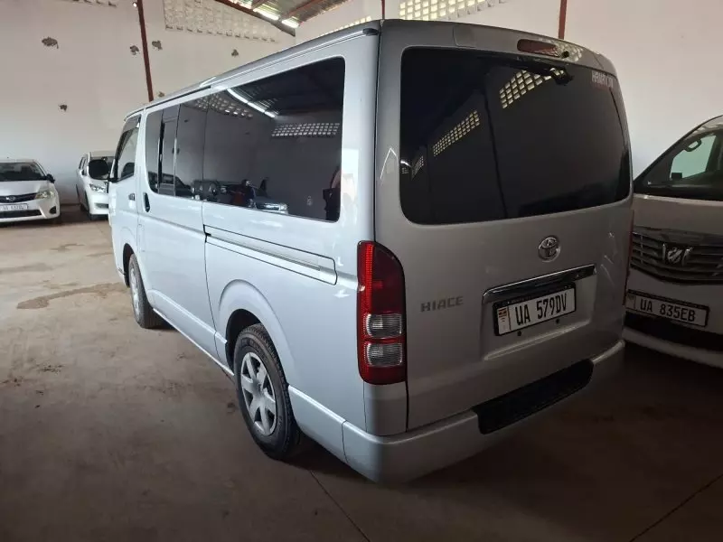 Toyota Hiace   - 2012
