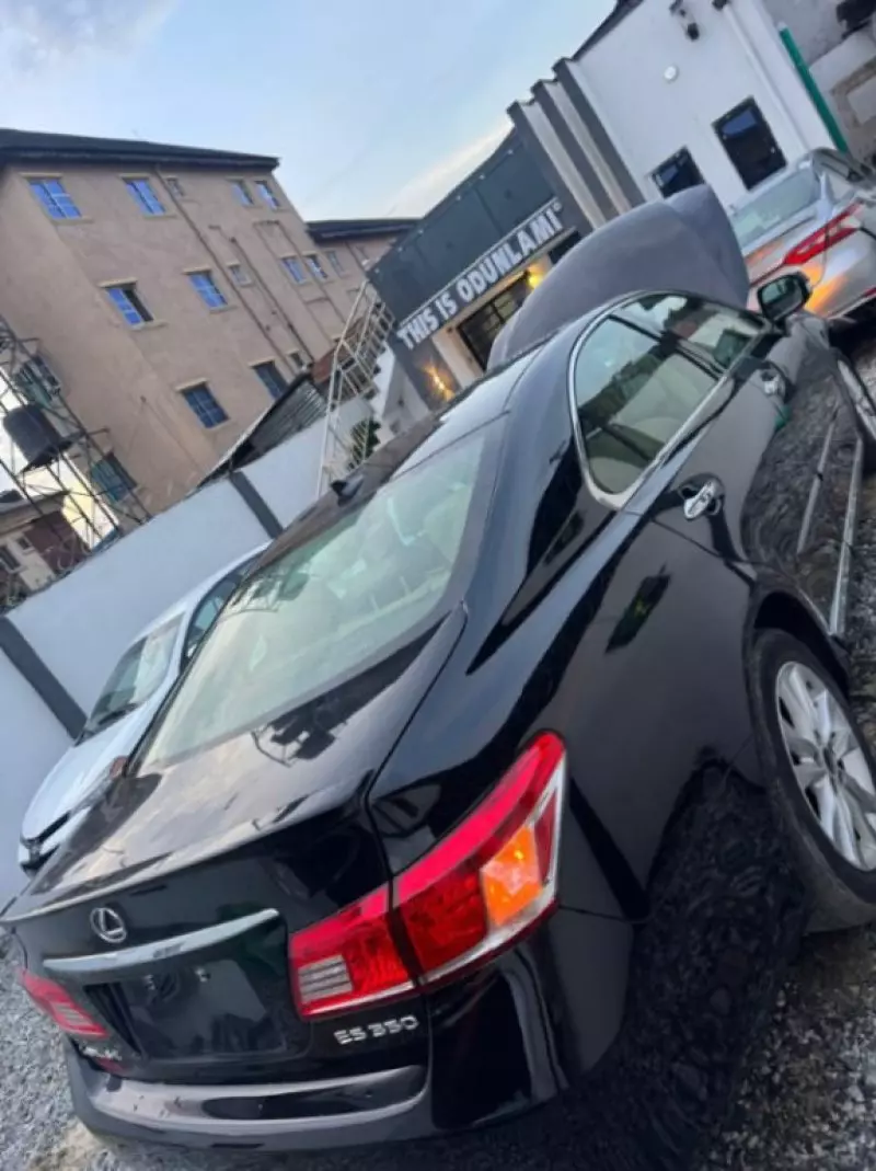 Lexus ES 350   - 2010