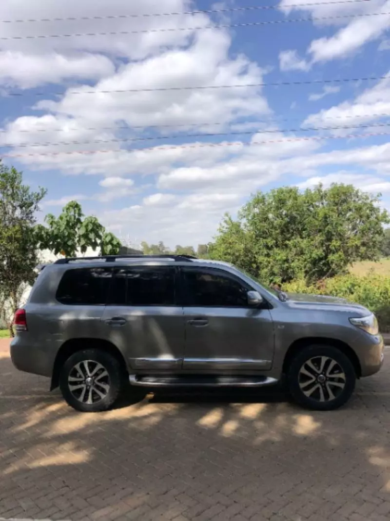 Toyota Landcruiser  V8   - 2010