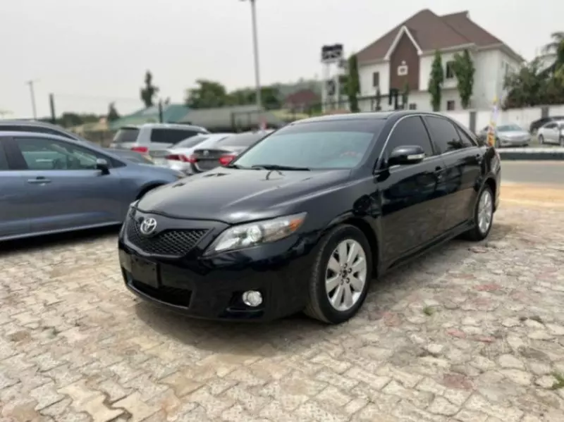 Toyota Camry   - 2009