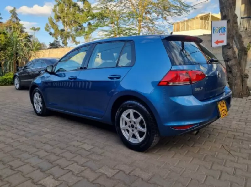 Volkswagen Golf   - 2016