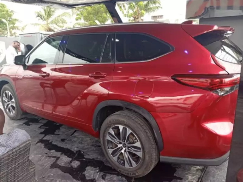 Toyota Highlander   - 2021