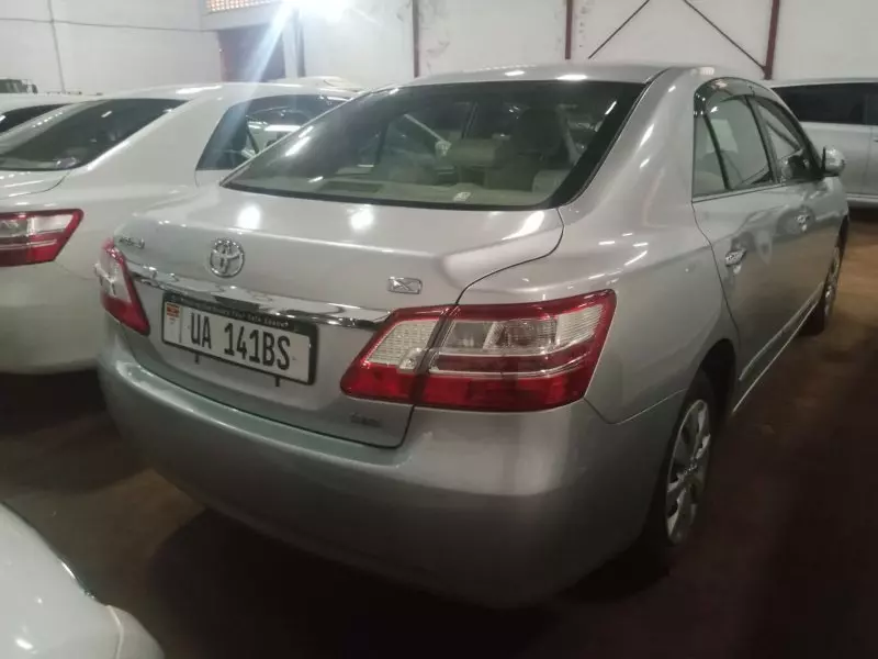 Toyota Premio    - 2010