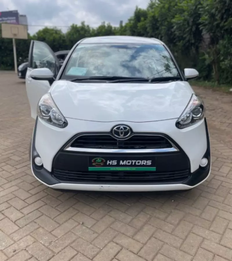Toyota Sienta   - 2018
