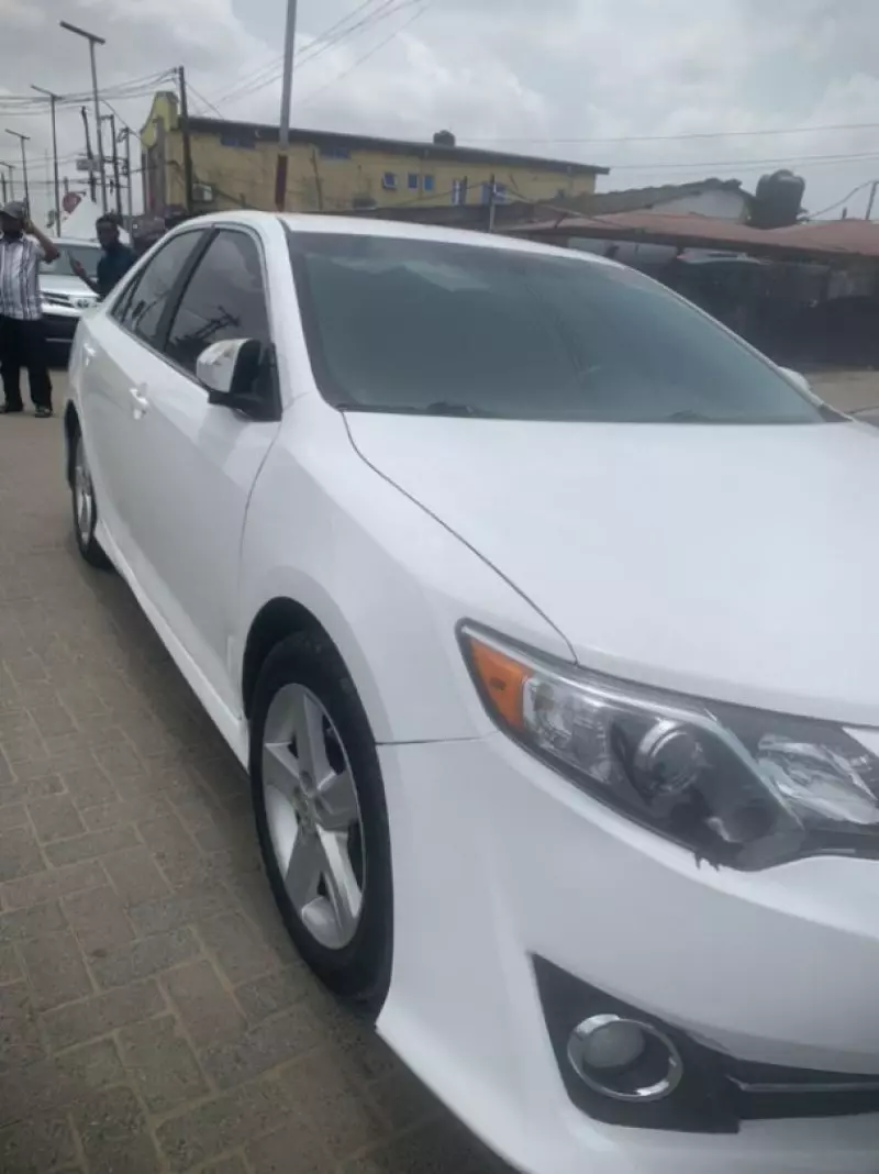 Toyota Camry   - 2012