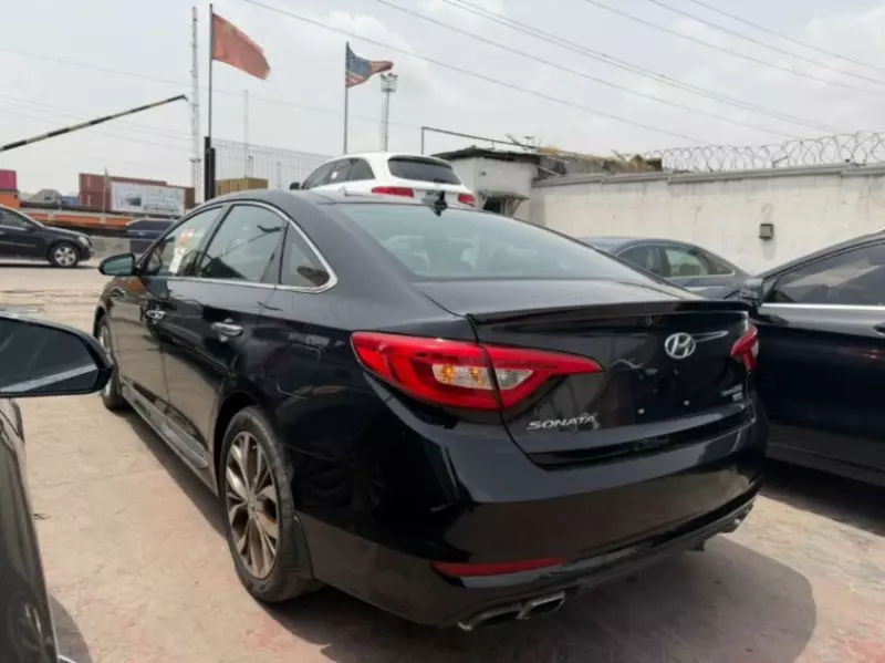 Hyundai Sonata   - 2015