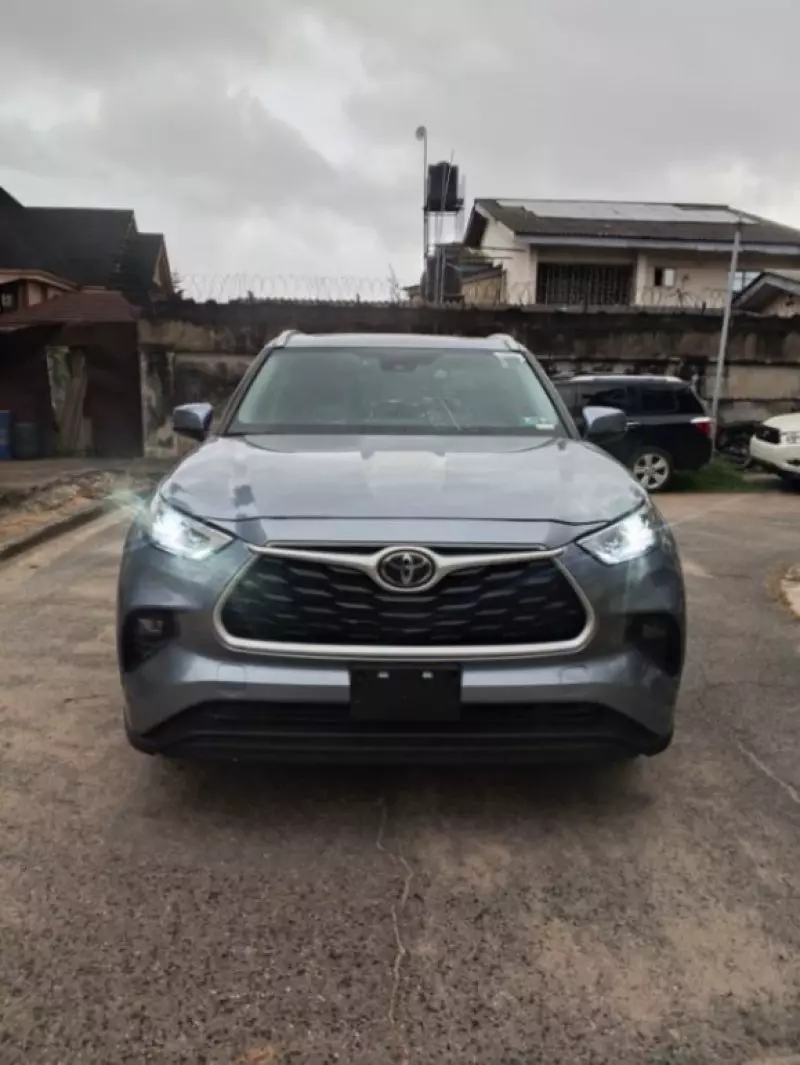 Toyota Highlander   - 2020