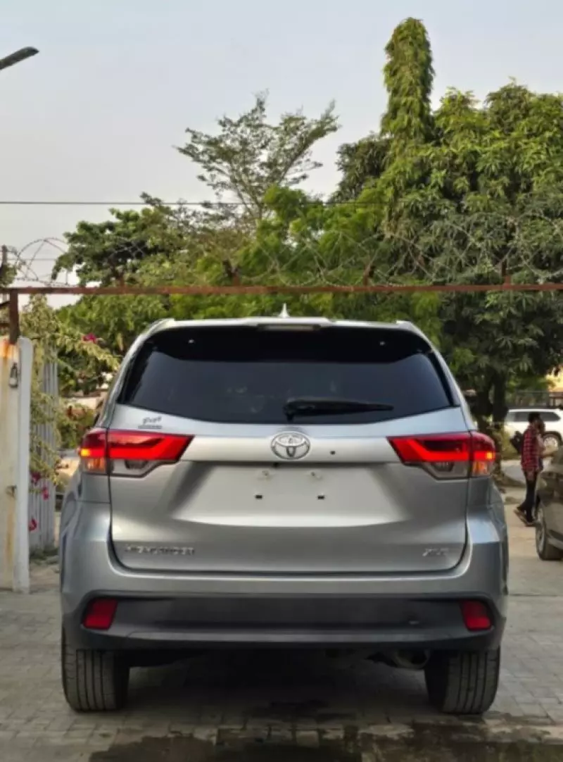 Toyota Highlander   - 2019
