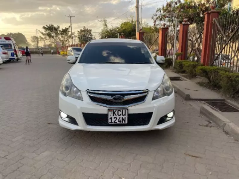 Subaru Legacy    - 2011