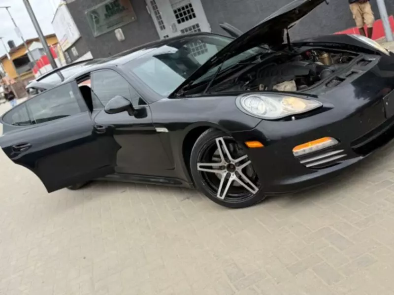 PORSCHE Panamera   - 2012
