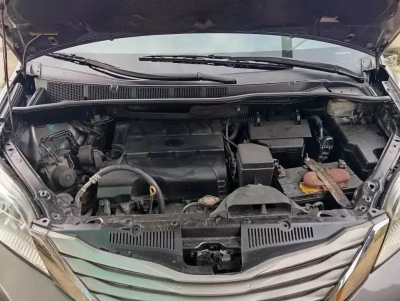 Toyota Sienna   - 2013