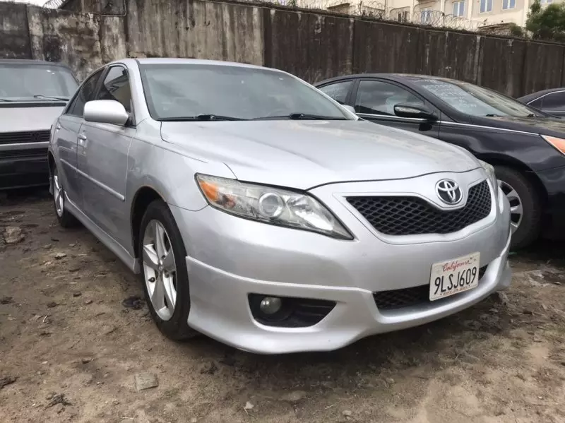 Toyota Camry   - 2010