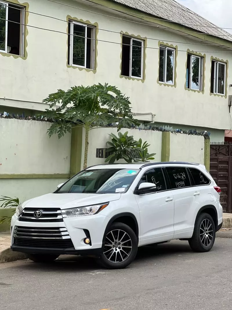 Toyota Highlander   - 2017