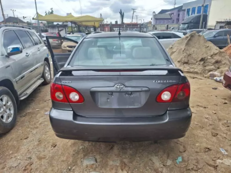 Toyota Corolla   - 2005