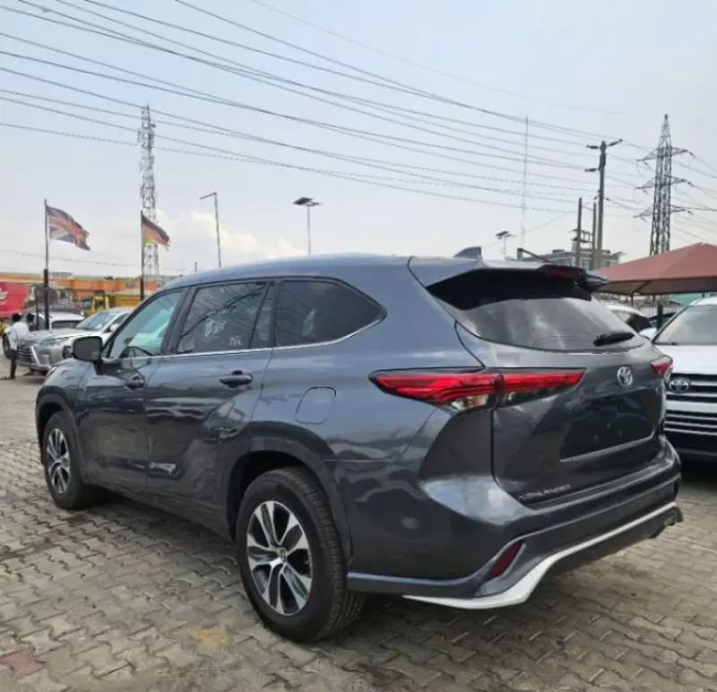Toyota Highlander   - 2020