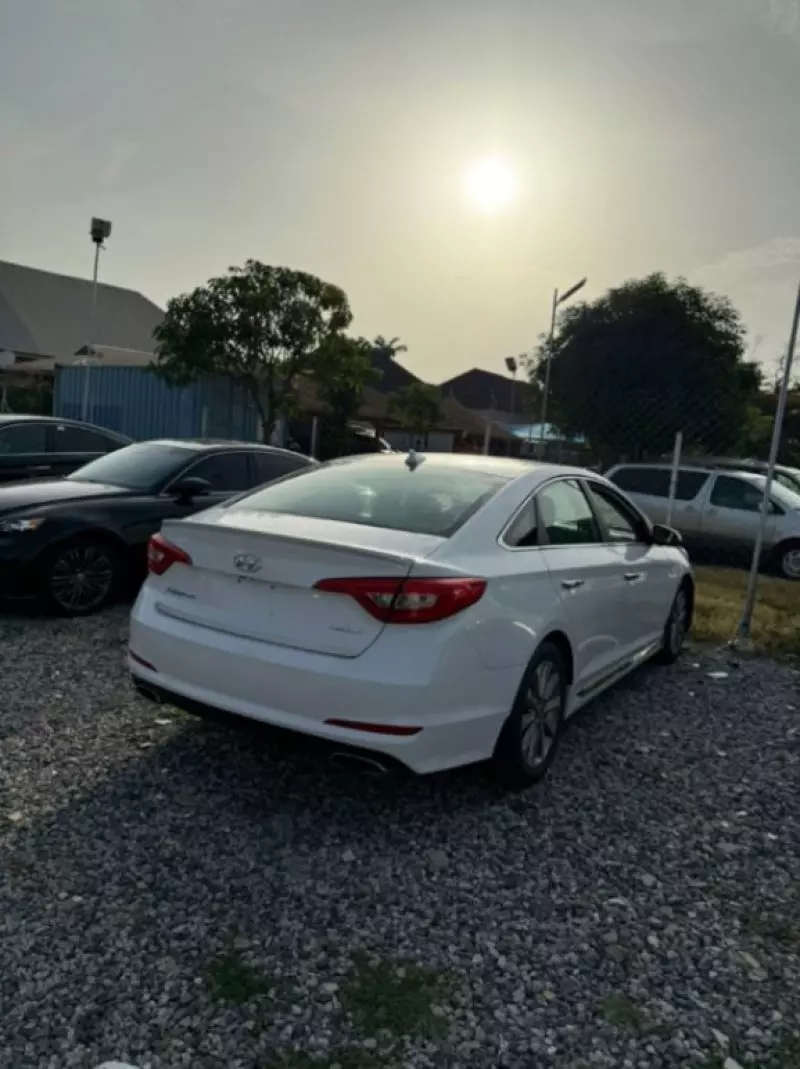 Hyundai Sonata   - 2016