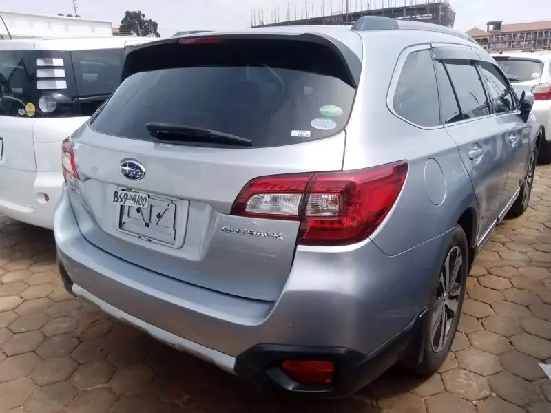 Subaru Outback   - 2017