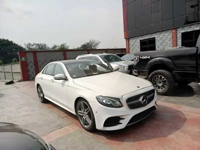 Mercedes-Benz E 300 - 2019