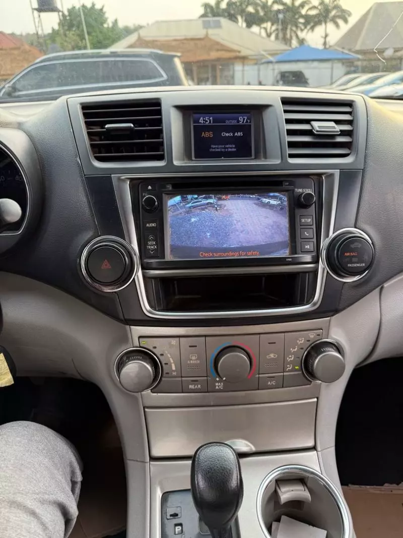 Toyota Highlander   - 2013