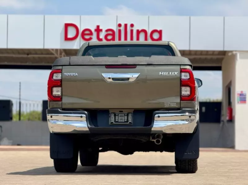 Toyota Hilux    - 2021