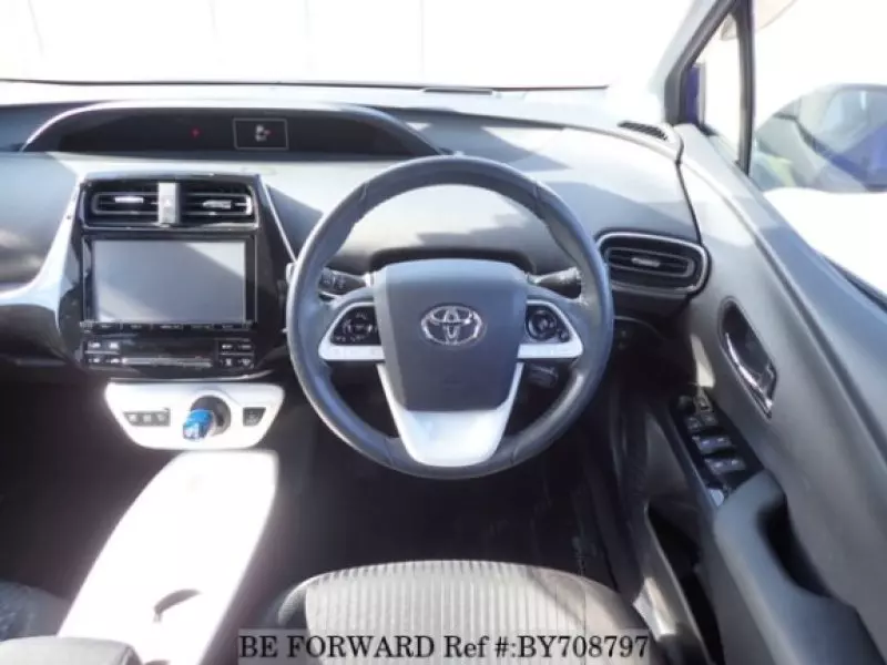 Toyota Prius   - 2016